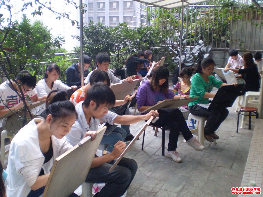 齊生設計職業(yè)學校手繪課現(xiàn)場（三）